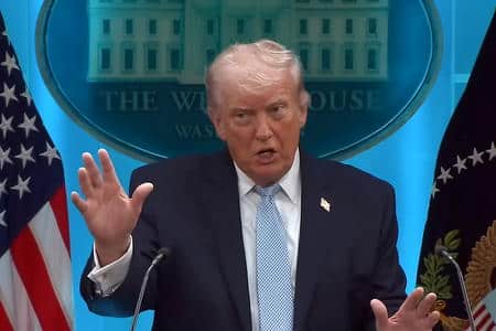 Trump: «Negoziati intensi con l’Iran» ma cresce il rischio escalation