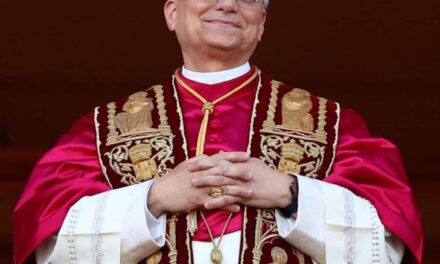 Papa Leone XIV lava i piedi a 12 sacerdoti: il messaggio della prima Settimana Santa